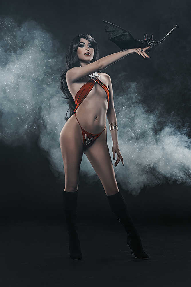 Vengeance Of Vampirella #1 30 Copy Cosplay Full Art Variant Edition