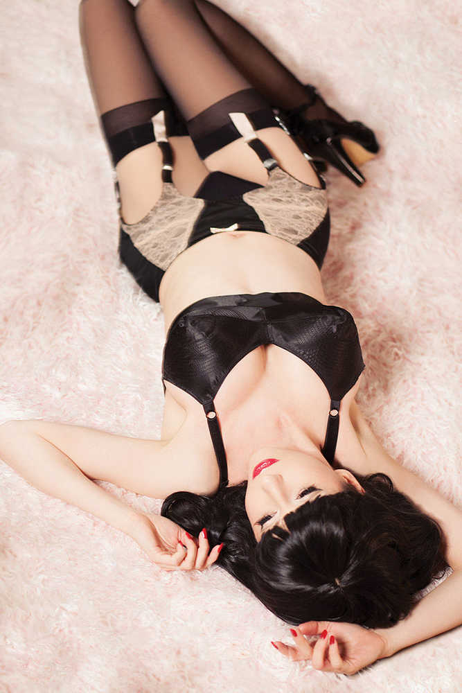 Bettie Page #5 Cover D Lecotey Cosplay