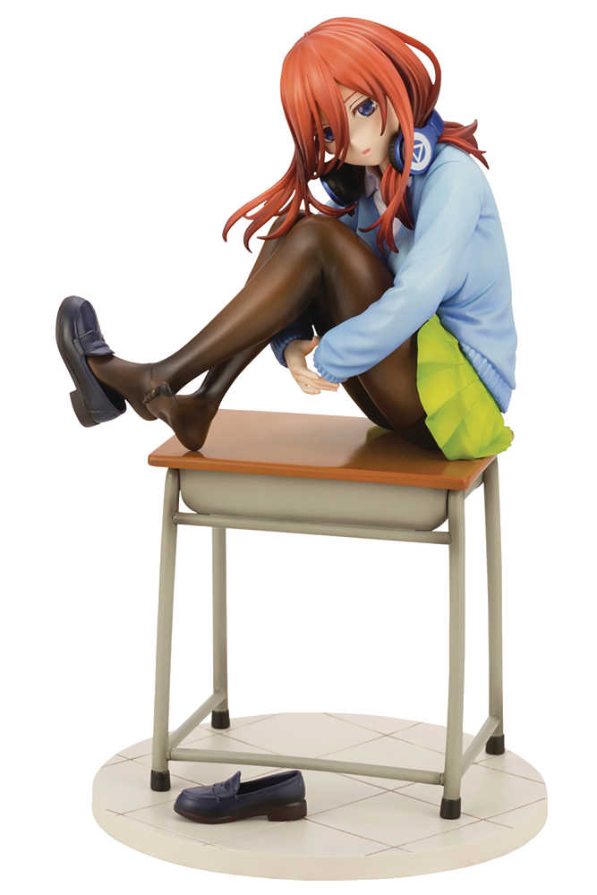 The Quintessential Quintuplets Miku Nakano PVC Statue 