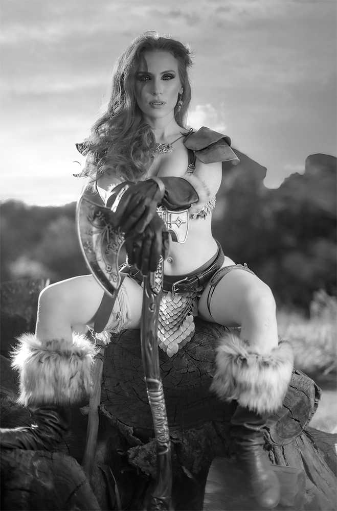 Red Sonja Black White Red #1 Cover P Foc Bonus Cosplay Black & White Vir